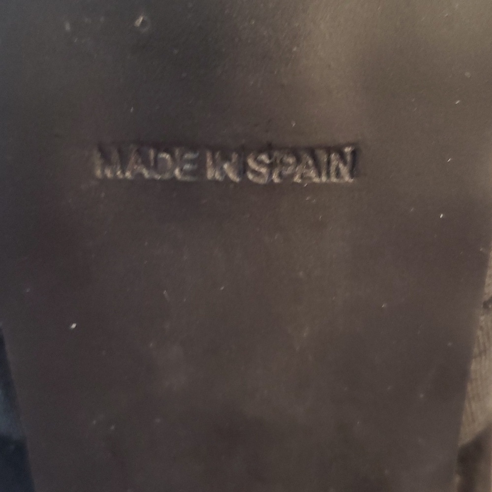 Stuart Weitzman Gorham Black suede small heel pump - Picture 6 of 12